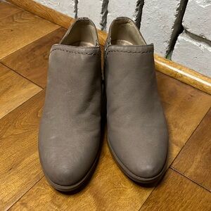 NIB Naturalizer Taupe Zarie Nubuck Boots Size 6 US